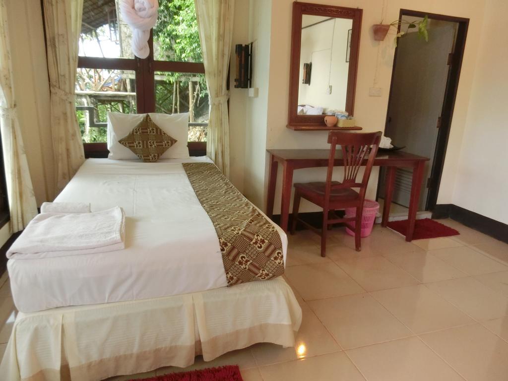 Bamboo Bay Resort Ко-Ланта Экстерьер фото