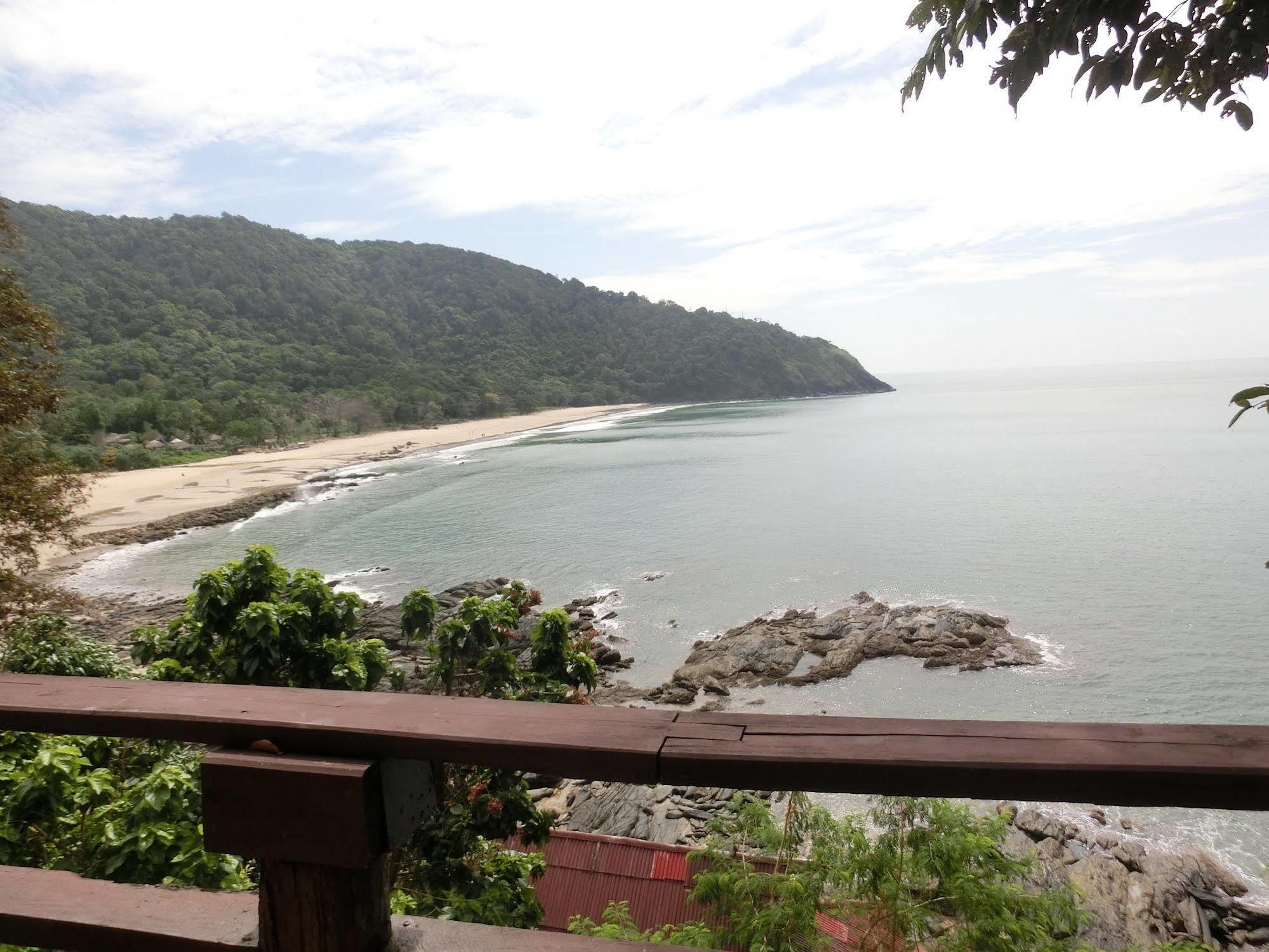 Bamboo Bay Resort Ко-Ланта Экстерьер фото